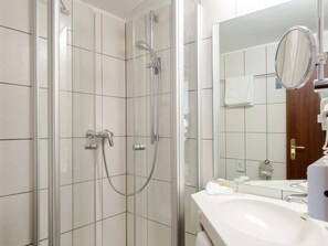 Hair dryer, towels - Hotel Bürgerhof Wetzlar (Wetzlar)