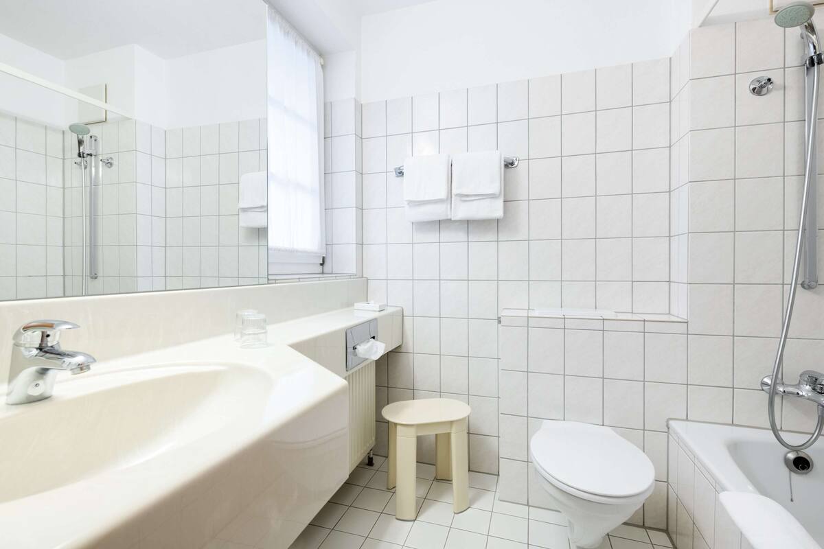 superior room, 2 single beds, city view | bathroom | hair dryer, towels