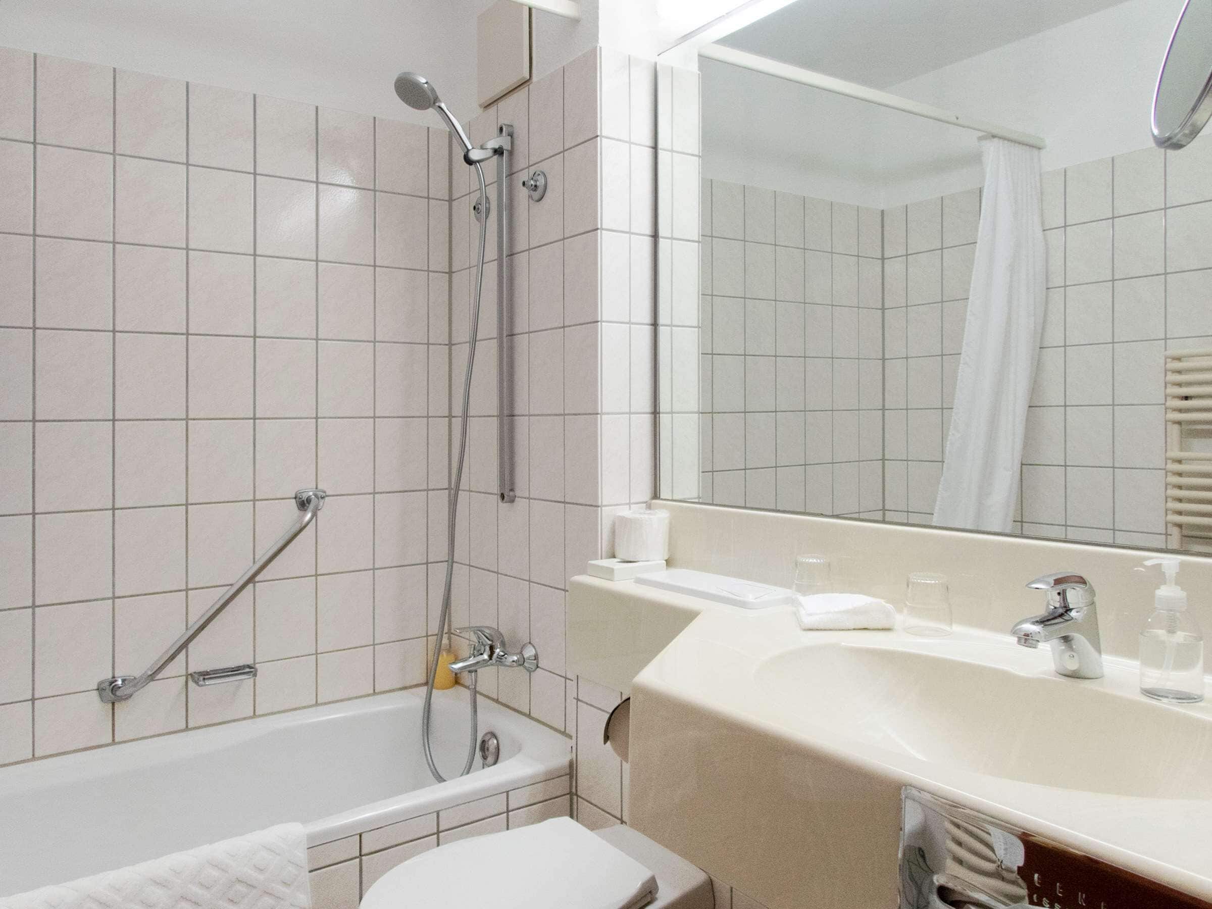 standard room, 2 single beds, city view | bathroom | hair dryer, towels