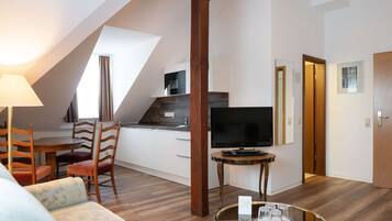 Suite, Mehrere Betten, Stadtblick | Allergikerbettwaren, kostenloses WLAN, Bettwäsche