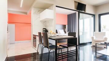 Departamento (Greece U Around Athens No. 6) | Área de sala de estar | Smart TV