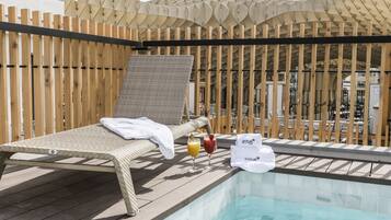 Outdoor pool, pool loungers