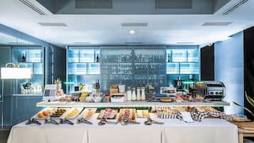 Daily buffet breakfast (EUR 18.50 per person)