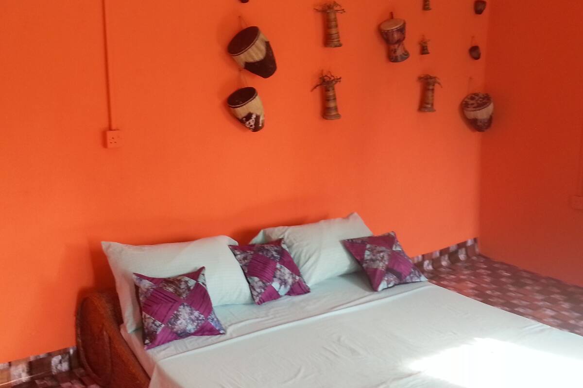 Classic Double Room, 1 Queen Bed, Garden View | Blackout drapes, iron/ironing board, bed sheets