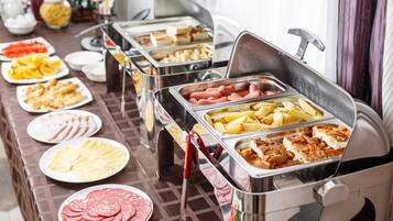 Petit déjeuner continental (5 EUR par personne)