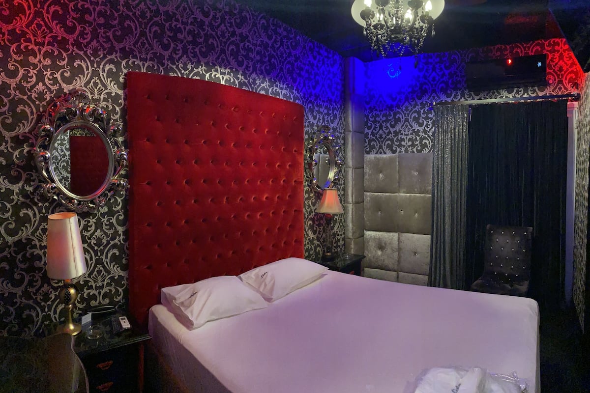 Premium bedding, minibar, individually decorated, individually furnished