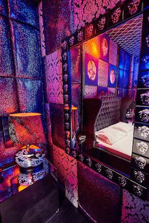 Ropa de cama de alta calidad, minibar y decoración personalizada