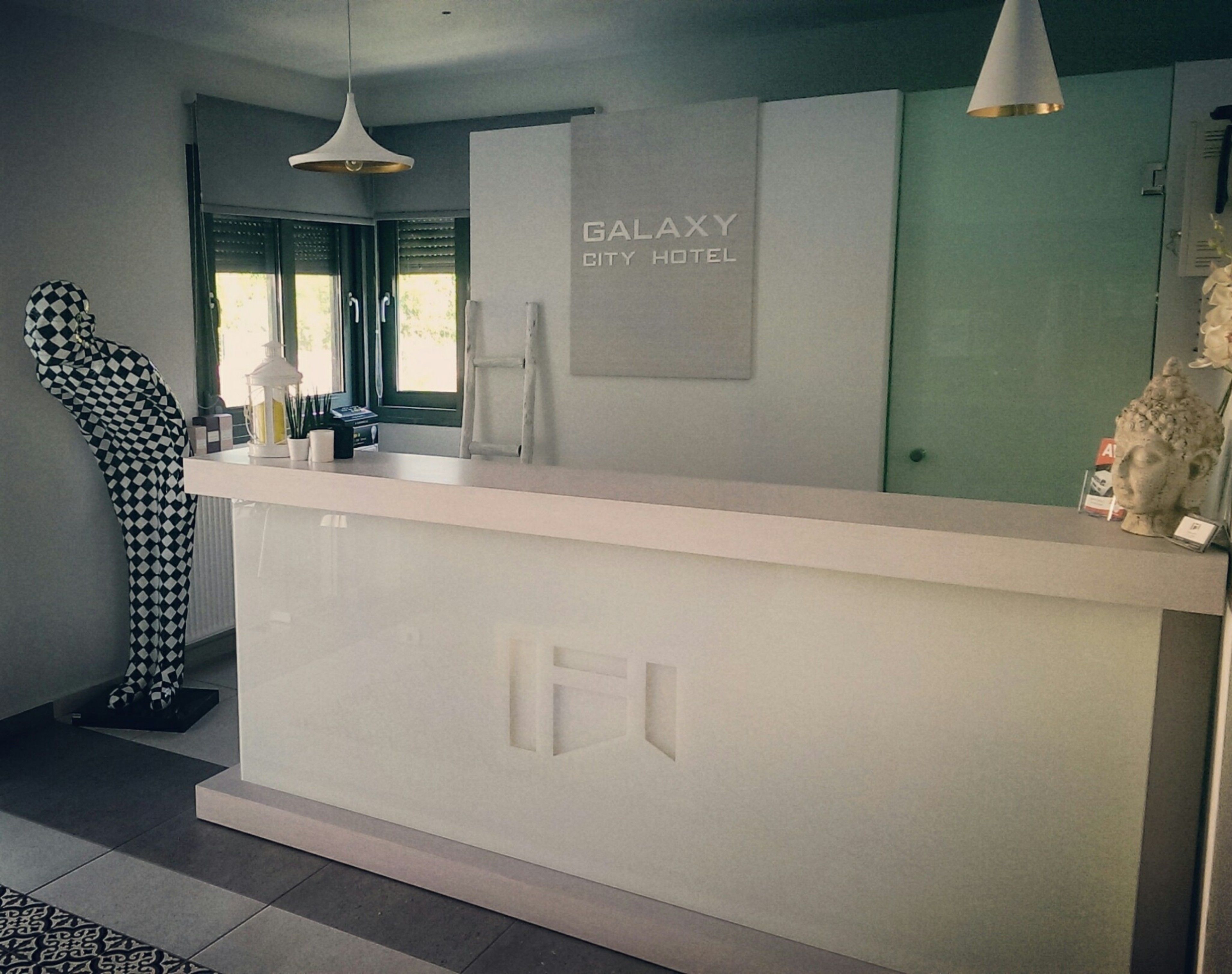 Mostrador de check-in y check-out