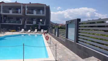 Seasonal outdoor pool, pool umbrellas, sun loungers