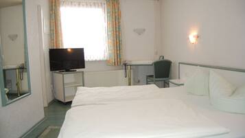 Quarto casal | Escrivaninha, Wi-Fi de cortesia, roupa de cama