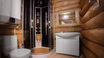 Shower, rainfall showerhead, free toiletries, hair dryer