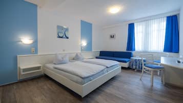 Double Room | Desk, free cots/infant beds, free WiFi, bed sheets