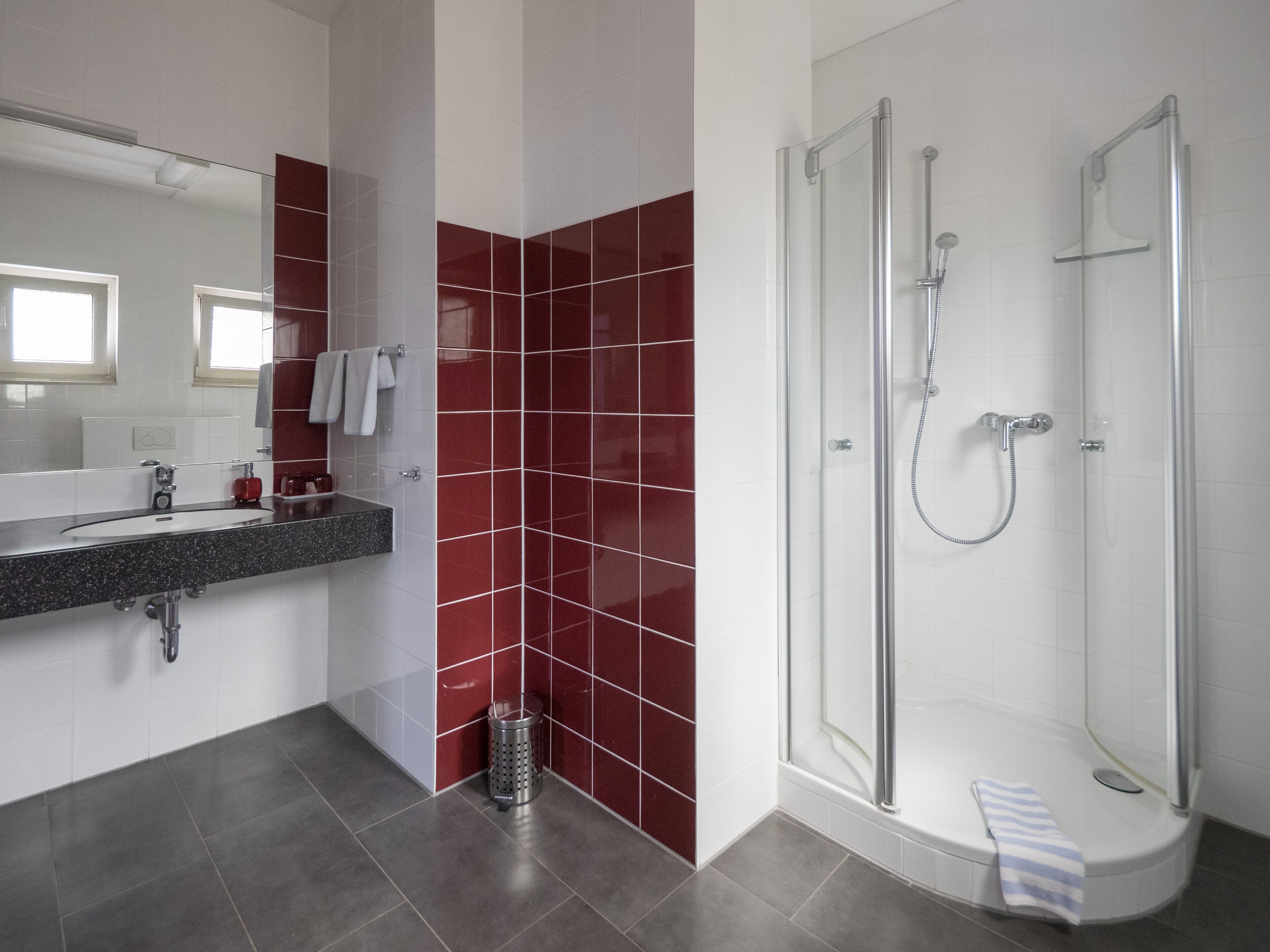 ฝักบัว, ผ้าเช็ดตัว