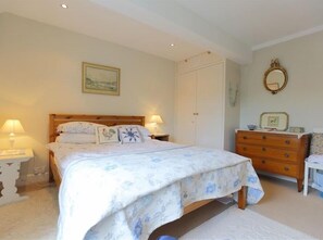 1 bedroom, individually decorated, individually furnished