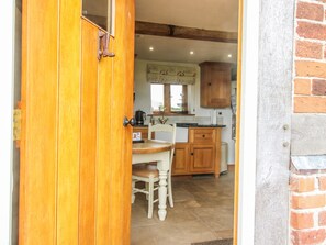 Cottage | Dining - The Shooting Folly (Market Drayton)