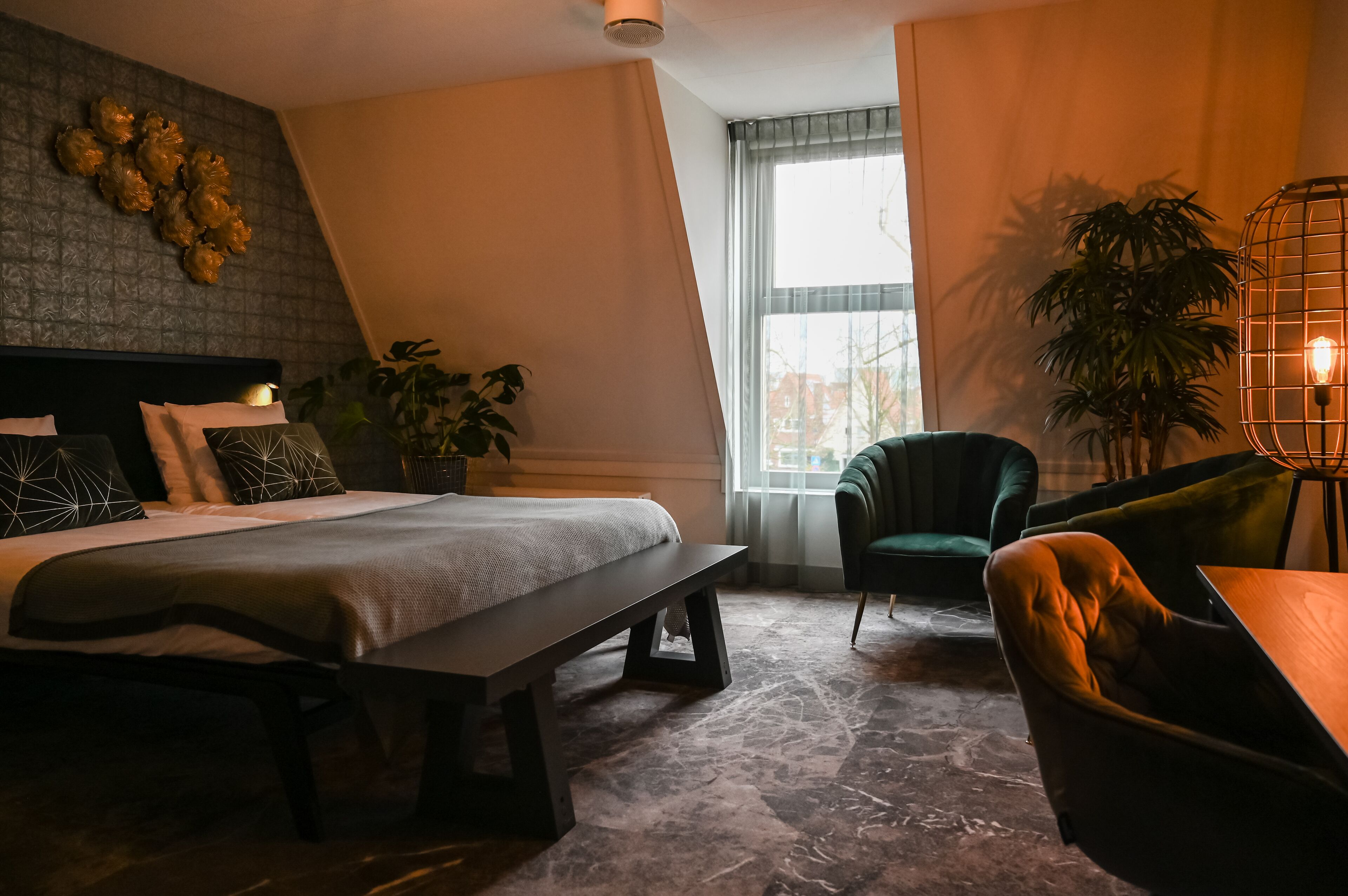 deluxe double room | 1 bedroom, minibar, desk, laptop workspace