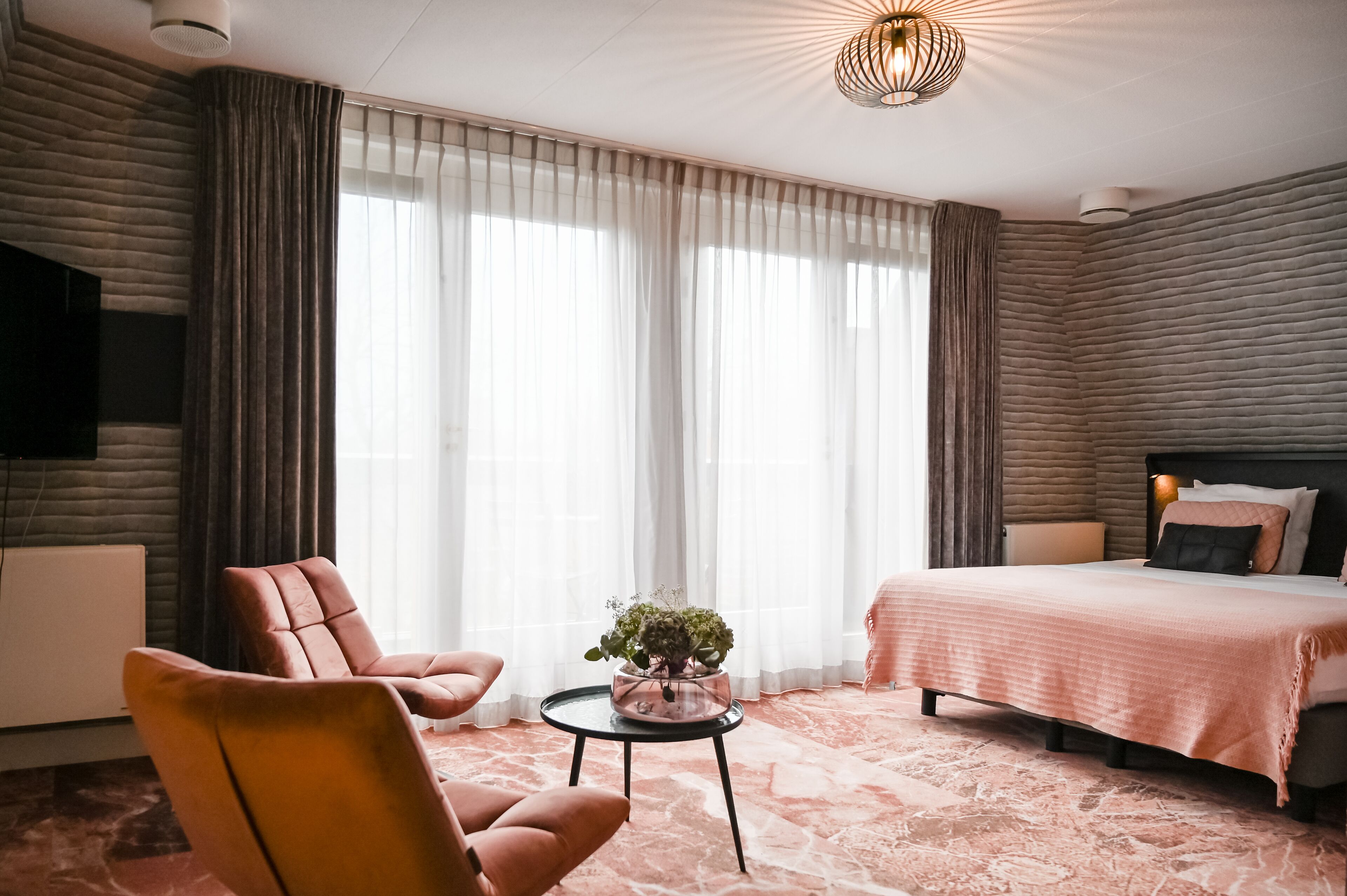 kasteel suite | 1 bedroom, minibar, desk, laptop workspace