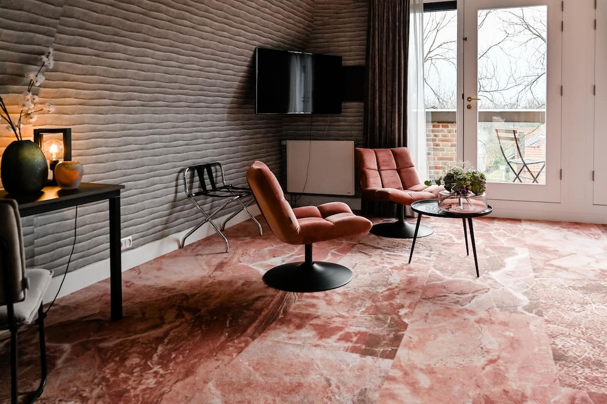 kasteel suite | 1 bedroom, minibar, desk, laptop workspace