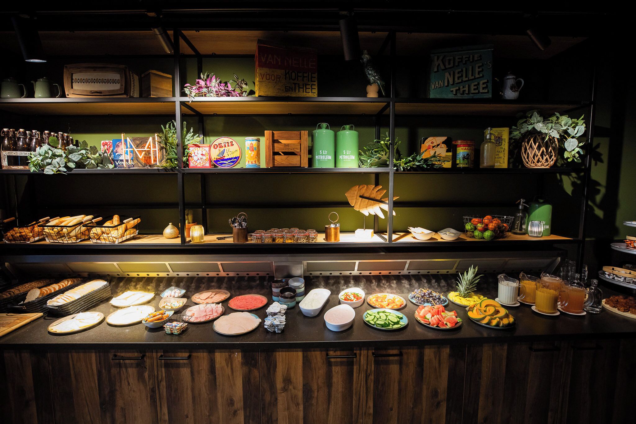 Dagelijks ontbijtbuffet (EUR 19.5 per persoon)