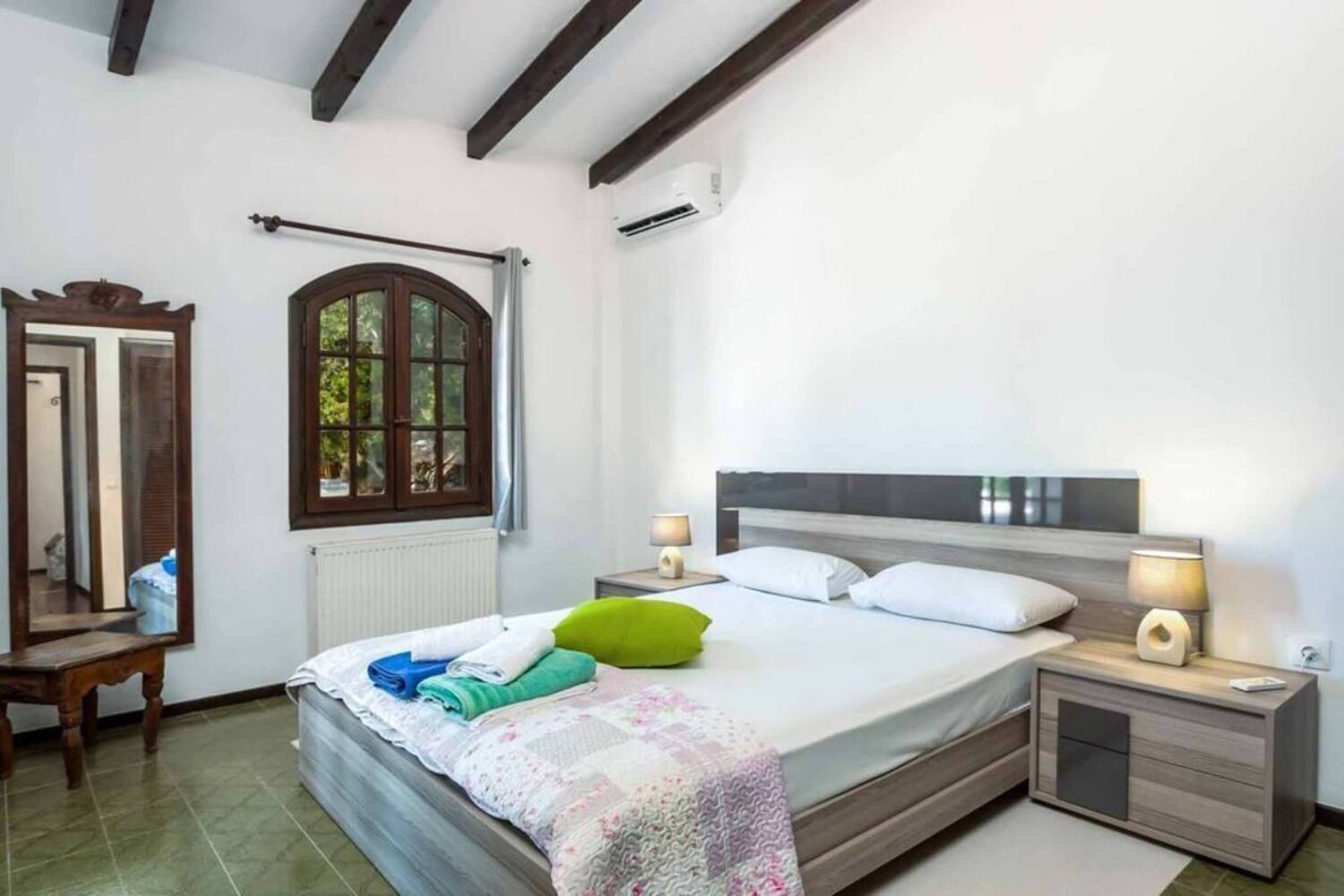 3 slaapkamers, een kluis op de kamer, een strijkplank/strijkijzer