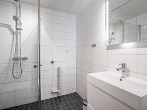 Ducha, secador de pelo, toallas