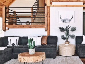 Smart TV, fireplace, books - Log Cabin With Panoramic Views Of The Pines  (Frazier Park)