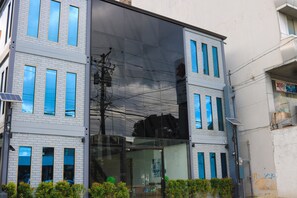 Exterior - RedDoorz Plus @ AS Fortuna Cebu (Mandaue)