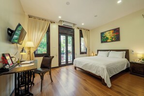 1 bedroom, in-room safe, desk, iron/ironing board