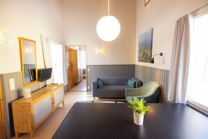 Standard Cabin, 1 Bedroom | Soundproofing, cribs/infant beds, bed sheets