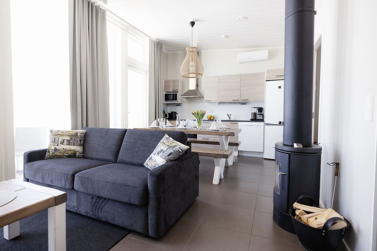 Villa Deluxe, 2 chambres, sauna | Aire de séjour | Téléviseur à écran plat, foyer, planchers chauffants