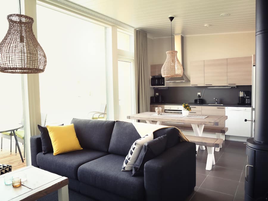 TV layar datar, perapian, dan lantai berpemanas