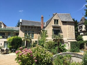 Exterior - Loire Valley Medieval Getaway (Rochecorbon)