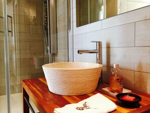 Loire Valley Double Room | Bathroom sink