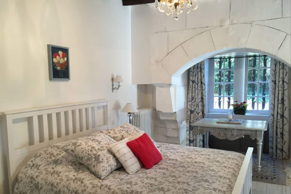 Loire Valley Medieval Loft | Iron/ironing board, rollaway beds (surcharge), WiFi (free), bed sheets