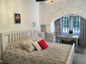 Doppelzimmer, Nichtraucher | Bügeleisen/Bügelbrett, Zustellbetten, kostenloses WLAN, Bettwäsche