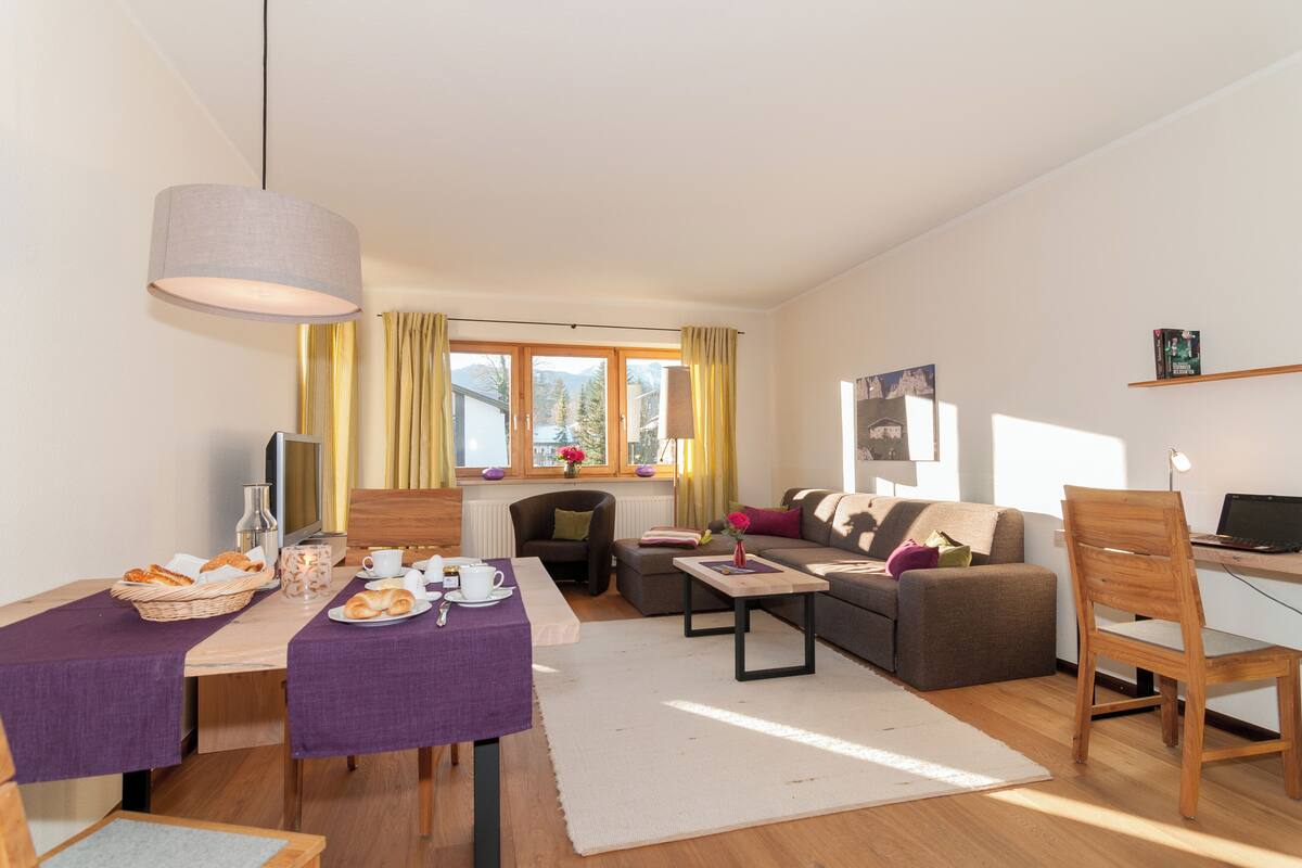 Prinzenruhe | Living area | 50-inch Smart TV with satellite channels