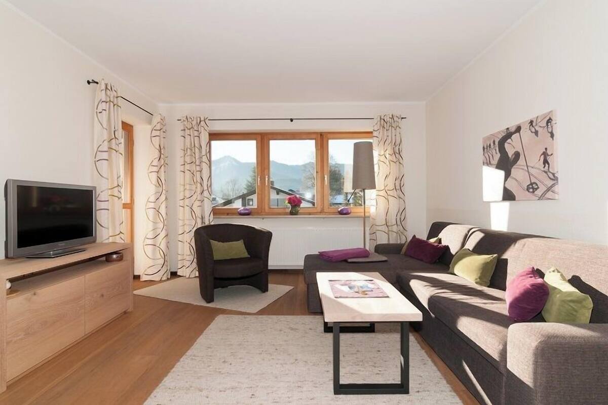 Wiesbauer | 1 bedroom, hypo-allergenic bedding, in-room safe, desk