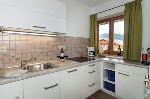 ตู้เย็น, ไมโครเวฟ, เตาประกอบอาหาร, เครื่องล้างจาน