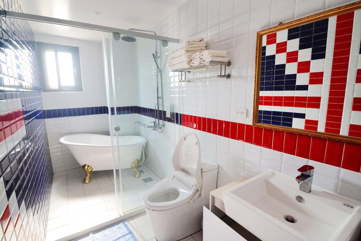 Quadruple Room, Ocean View (204) | Bathroom