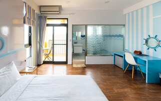 Desk, blackout curtains, free WiFi, bed sheets