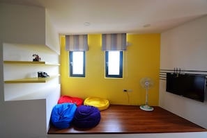 Neljän hengen deluxe-huone, parveke, valtamerinäköala (302) | Työpöytä, pimennysverhot, ilmainen Wi-Fi, vuodevaatteet