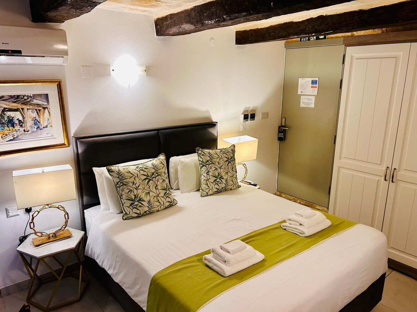 Comfort Room (Large (DINGLI) | In-room safe, individually decorated, individually furnished