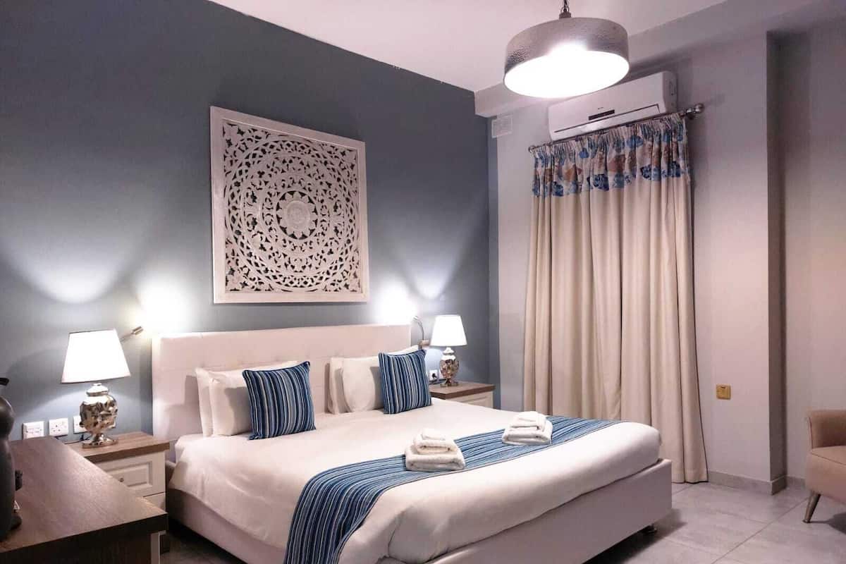 Suite (NO BALCONY COMINO) | 1 chambre, coffres-forts dans les chambres, décoration personnalisée