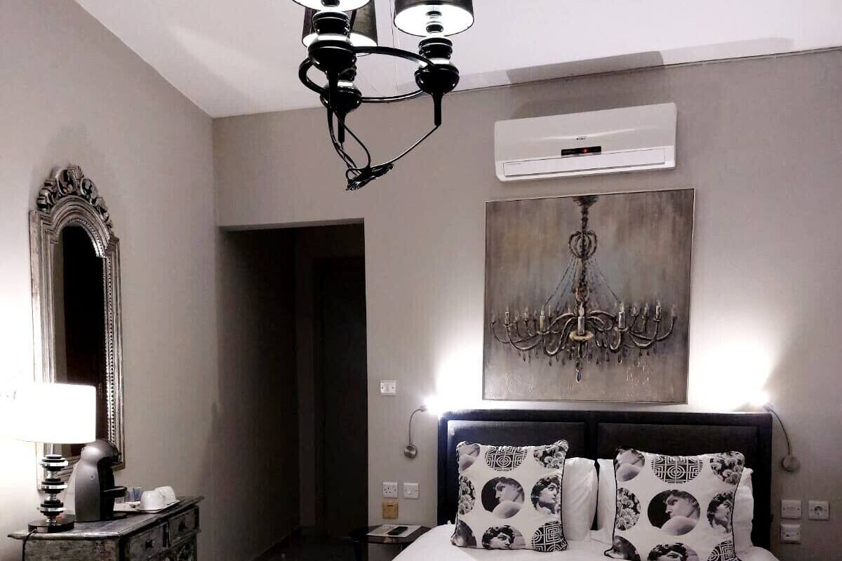 經濟雙人房 (Rabat) | 房內夾萬、手提電腦工作空間、遮光窗簾/窗簾、熨斗/熨衫板