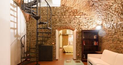 SUITE with a secret historical crypt in Florence Ponte Vecchio