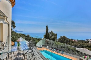 A heated pool - Esprit du Sud Entre Citron et Lemon (les issambres)