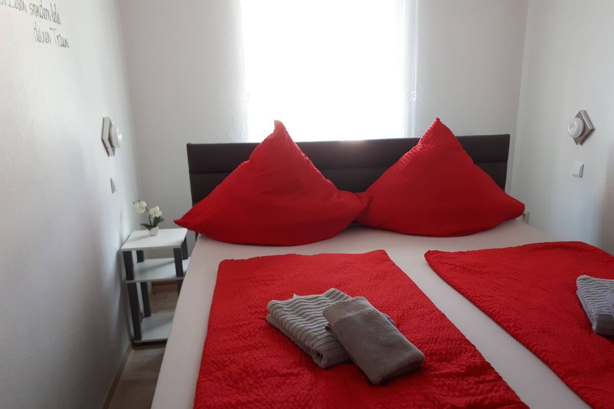 Appartement, 1 slaapkamer, niet-roken | 1 slaapkamer, luxe beddengoed, donzen dekbedden, individueel gedecoreerd