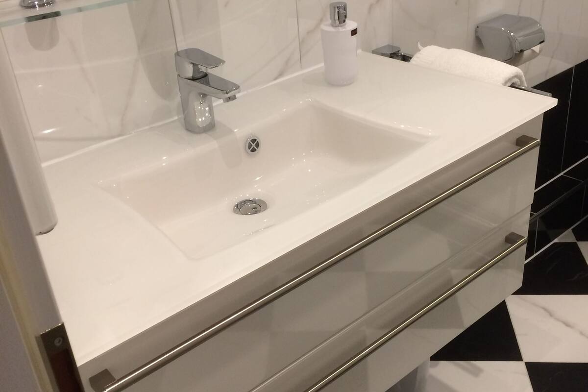 double room | bathroom | shower, towels