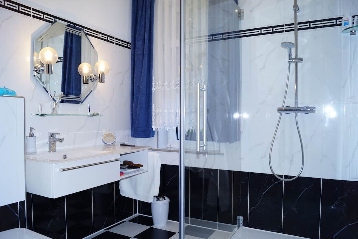 double room | bathroom | shower, towels