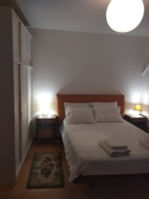 1 habitación, escritorio, wifi gratis y ropa de cama 